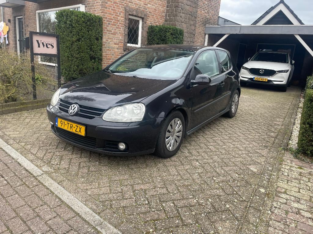 Volkswagen Golf 1.9 TDI 77KW 3D 2007 Zwart, Auto's, Volkswagen, Voorwielaandrijving, Trekhaak, 4 cilinders, 1226 kg