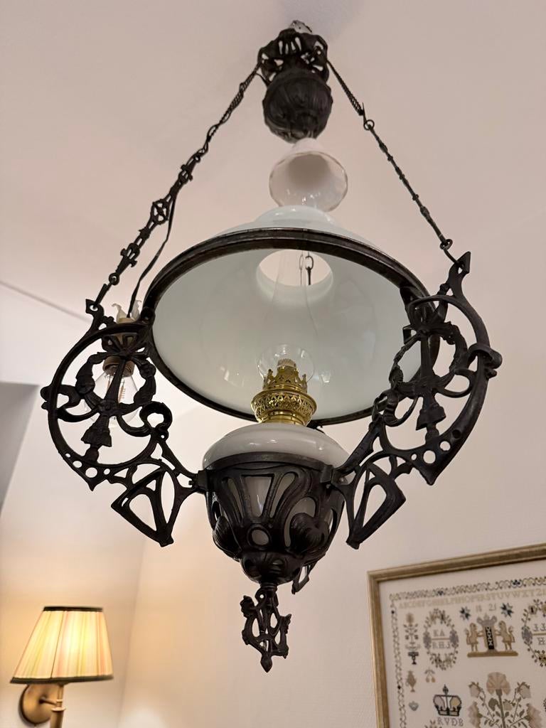 Antieke olielamp / hanglamp - sierlijk smeedijzer, Antiek en Kunst, Antiek | Lampen, Ophalen of Verzenden