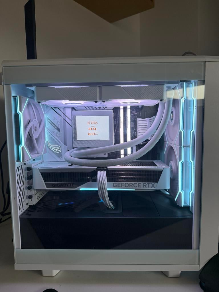 Custom Game PC - RTX 5070 - I7-14700K - 32GB RAM - 2TB SSD, 1 speler, Ophalen, Zo goed als nieuw, Vanaf 3 jaar