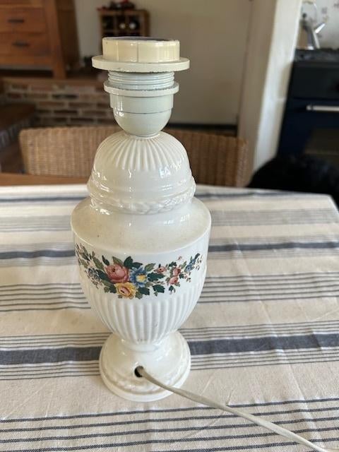 Vintage wedgwood tafellamp met bloemmotief, Ophalen, Gebruikt, Minder dan 30 watt, Gloeilamp