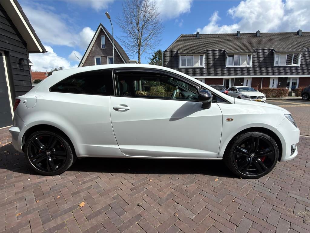 Seat Ibiza cupra 1.8 TSI 141KW 3DRS 2016 Wit, Voorwielaandrijving, 1160 kg, Start-stop-systeem, Zwart