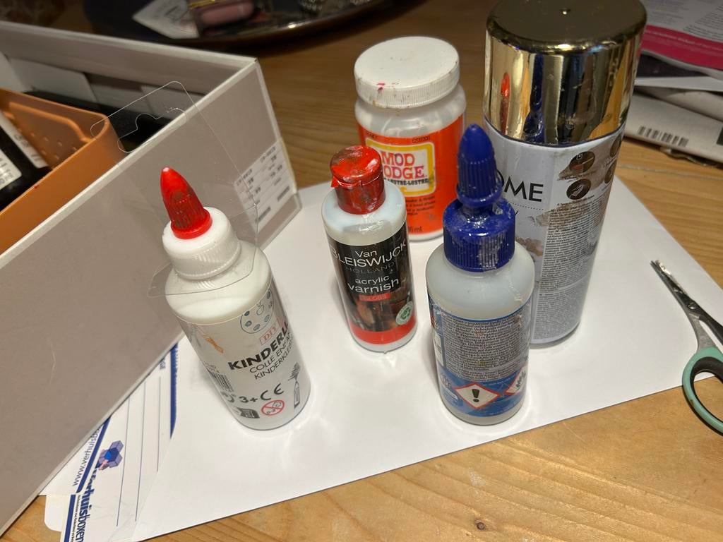 Decoupage spullen en 2 bakken oesterschelpen, Ophalen, Gebruikt, Materiaal