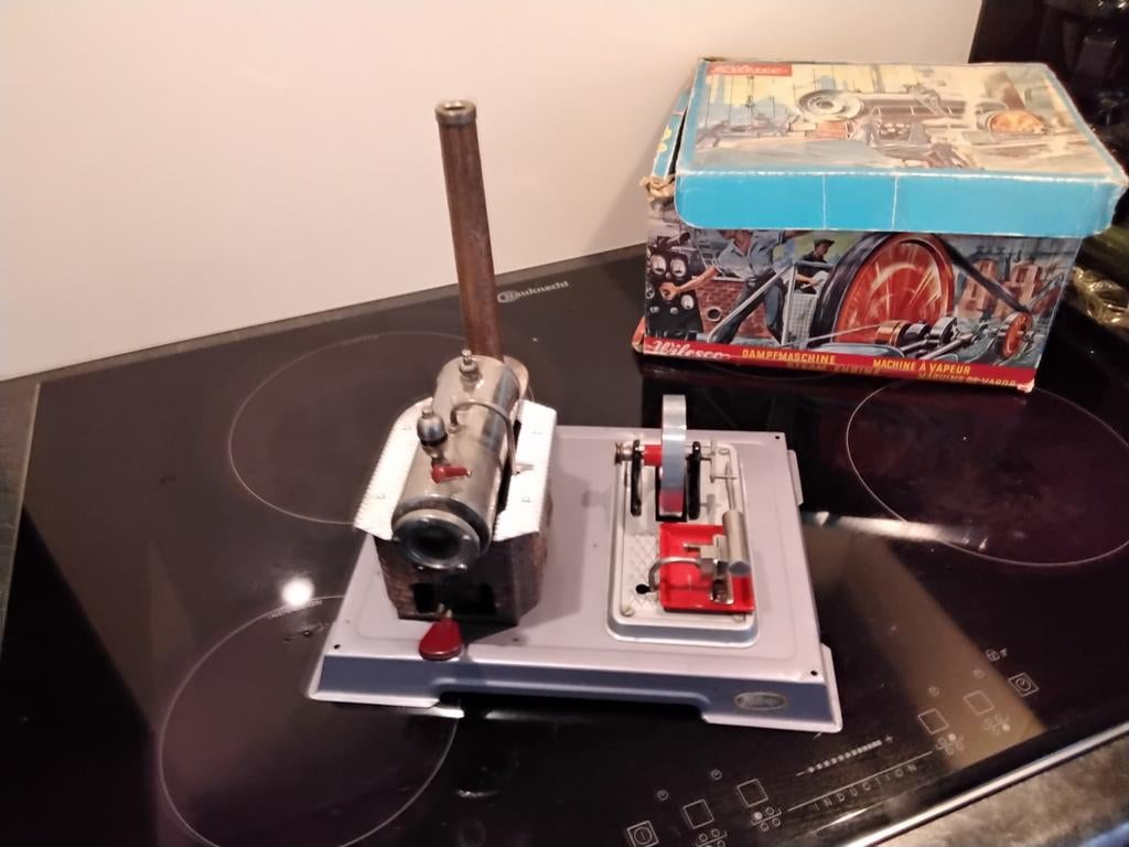 Stoommachine Wilesco D8  in de orginele doos, Ophalen of Verzenden, Gebruikt, Actiefiguurtje