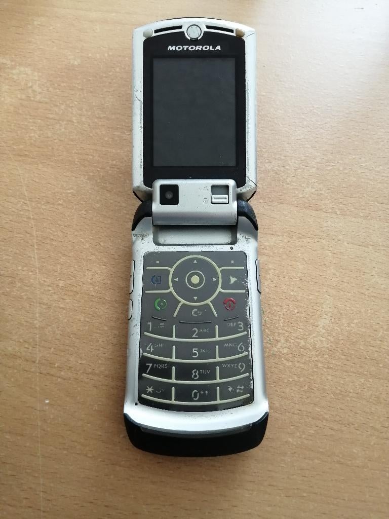 OP=OP!!! MOTOROLA RAZR FLIPTELEFOON/KLAP MOBIELTJE VINTAGE, Telecommunicatie, Gebruikt, Zwart, Fysiek toetsenbord, Inklapmodel