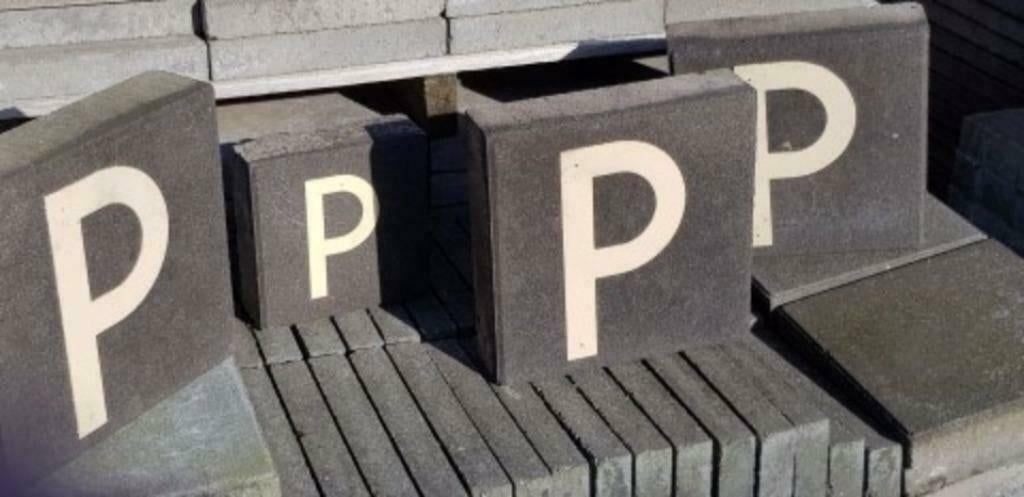 Parkeerplaats tegel te koop. DE LAATSTE., Overige typen, Nieuw, Ophalen of Verzenden, Minder dan 5 m²