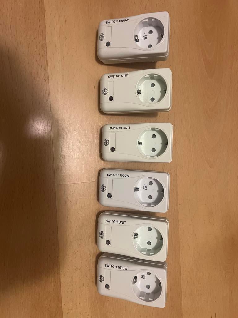 6 Elro stekkers met schakelaar (3x 1000W, 3x Switch Unit), Ophalen of Verzenden, Gebruikt, Stekker