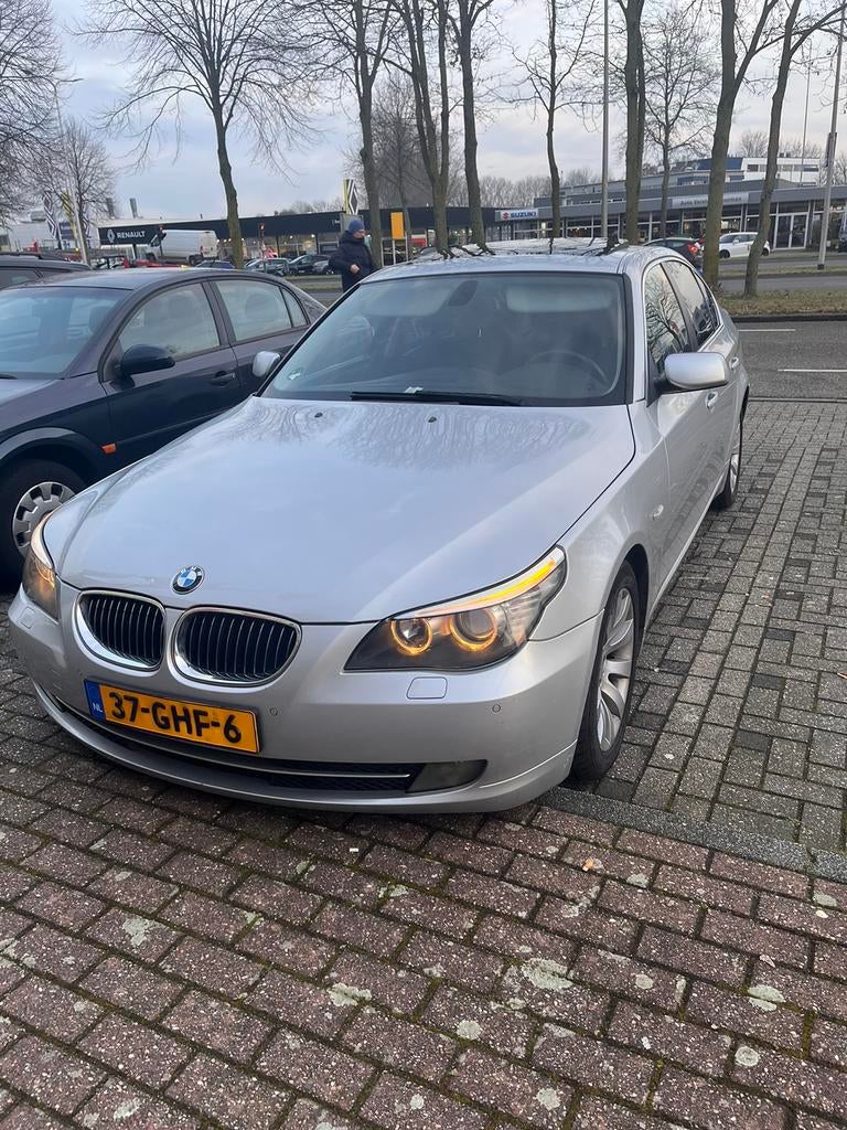 BMW 5-Serie 2.5 I 523 AUT 2007 Grijs youngtimer, Auto's, Achterwielaandrijving, 1500 kg, Sedan, 1700 kg