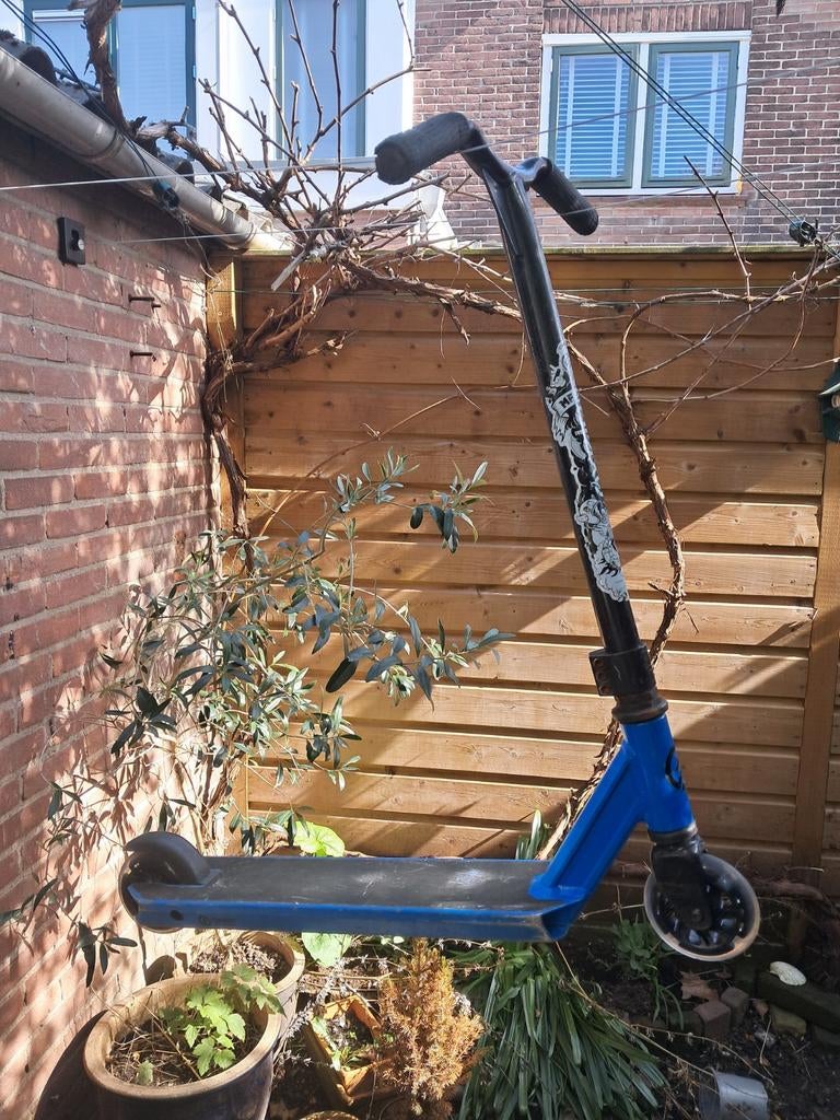 Stuntstep blauw met zwart, Fietsen en Brommers, Steps, Ophalen, Gebruikt, Gewone step