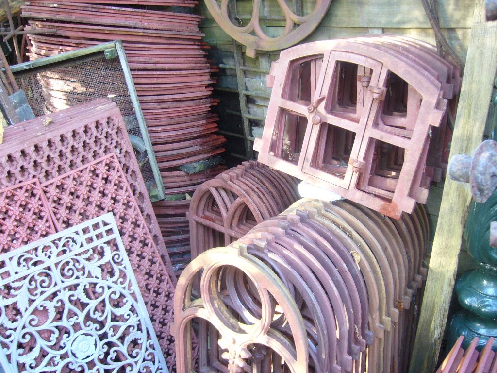 Stalraam in soorten en maten Mooi als spiegel/ tuinspiegel