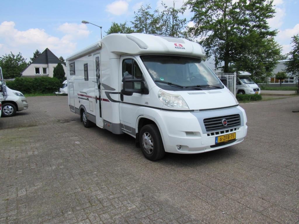 Adria Coral 670SL     2013, Fiat, 7 tot 8 meter, Diesel, Tot en met 3