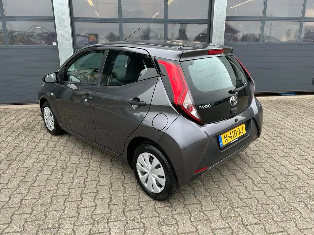Toyota Aygo 1.0 VVT-i 72pk 5D x-fun € 13.430,00, Voorwielaandrijving, Stof, Gebruikt, 4 stoelen