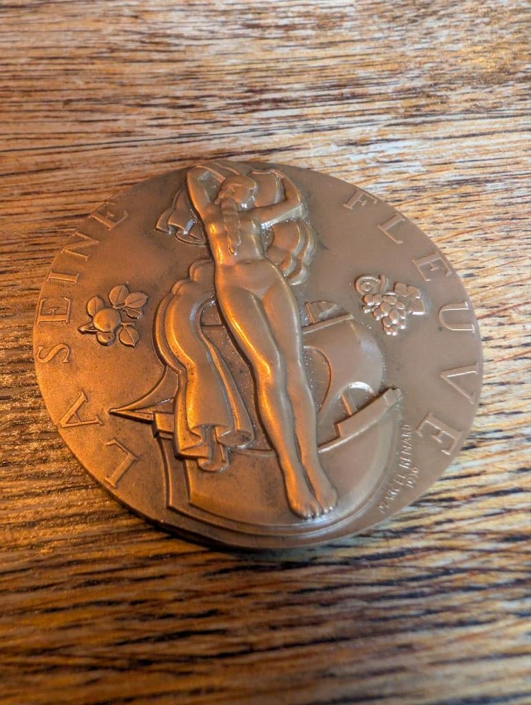 Art Déco bronzen medaille La Seine Fleuve – Marcel Renard, Postzegels en Munten, Ophalen of Verzenden, Brons