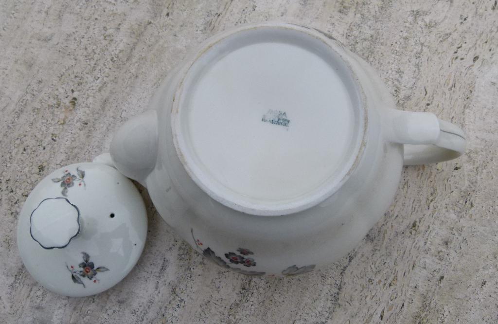 Mooie MOSA Theepot Grijze Bloem 5 poortjes/ bruggen, Ophalen of Verzenden