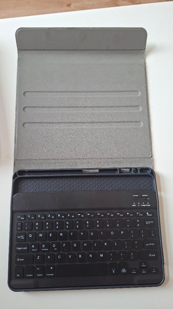 Tablet hoes met toetsenbord, Ophalen of Verzenden, Gebruikt, 11 inch, Bescherming voor- en achterkant