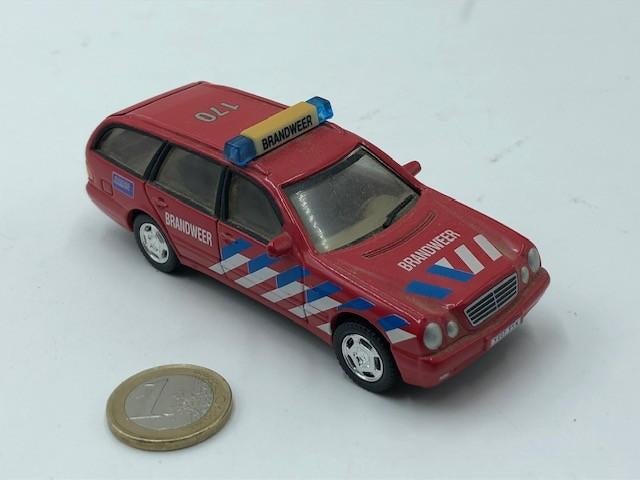 Brandweer Mercedes E-Klasse 300T, Hongwell, Hobby en Vrije tijd, Modelauto's | 1:43, Ophalen of Verzenden, Gebruikt, Auto, Overige merken