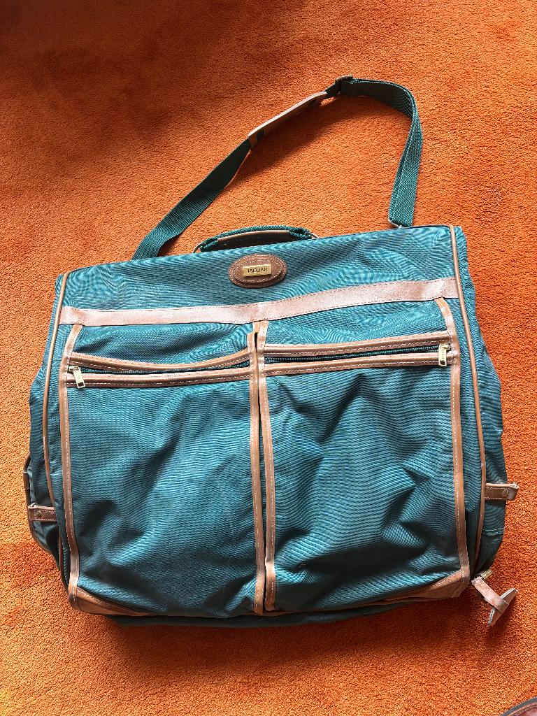 KLEDINGTAS JAGUAR, 40 tot 60 cm, 30 cm of meer, Ophalen of Verzenden, Zo goed als nieuw