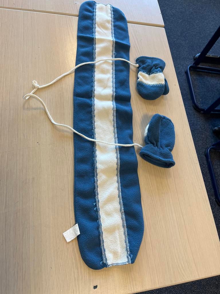 Blauw-wit gestreepte sjaal en wanten set, Ophalen, Gebruikt, Jongetje of Meisje, Setje