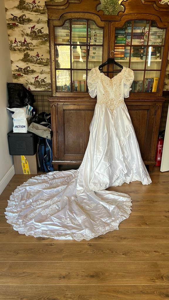 Bruidsjurk maar 38, Kleding | Dames, Trouwkleding en Trouwaccessoires, Ophalen of Verzenden, Zo goed als nieuw, Wit, Trouwjurk