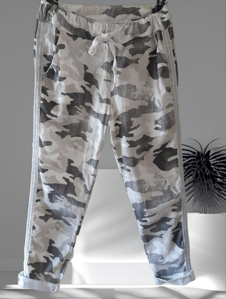 Broek grijs camouflage maat 38
Bijna nieuwe staat, Maat 38/40 (M), Ophalen of Verzenden, Zo goed als nieuw, Grijs
