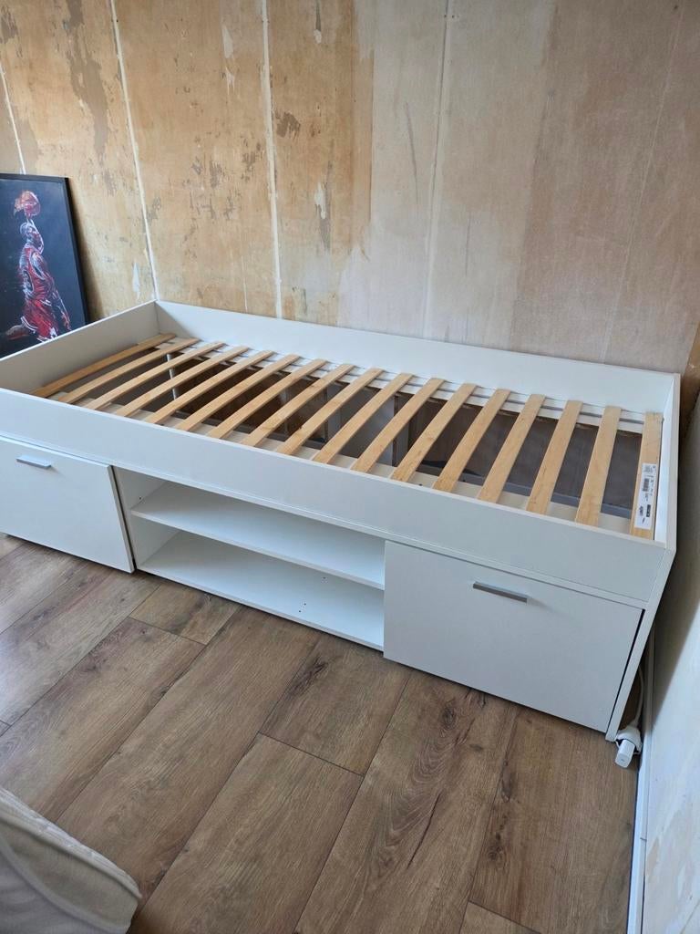 Leen Bakker bed Wilton - Zo goed als nieuw, Huis en Inrichting, Slaapkamer | Bedden, Ophalen, 90 cm, Eenpersoons, Wit