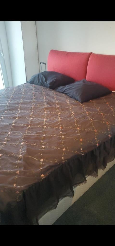 Renting thes bed room  looking for new tenants, Huizen en Kamers, Op zoek naar een kamer