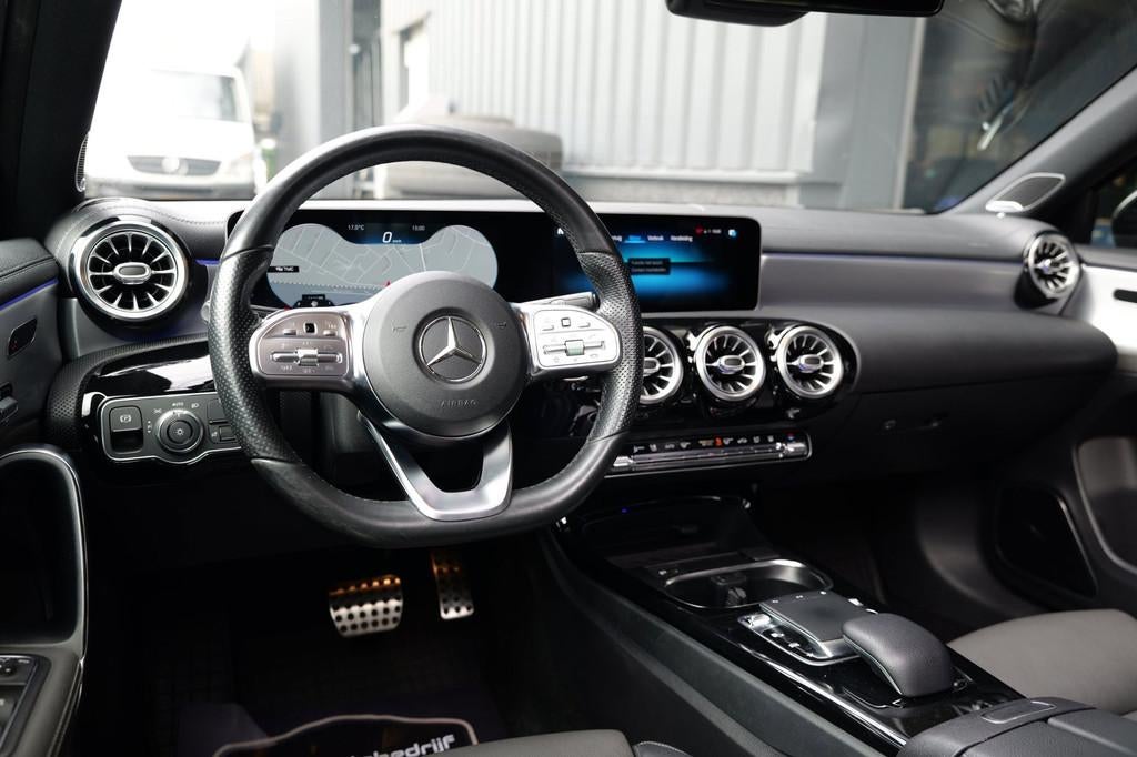 Mercedes-Benz A-klasse A250 AMG|19inch|Pano|Burmester|Widesc, Gebruikt, Euro 6, 4 cilinders, Leder