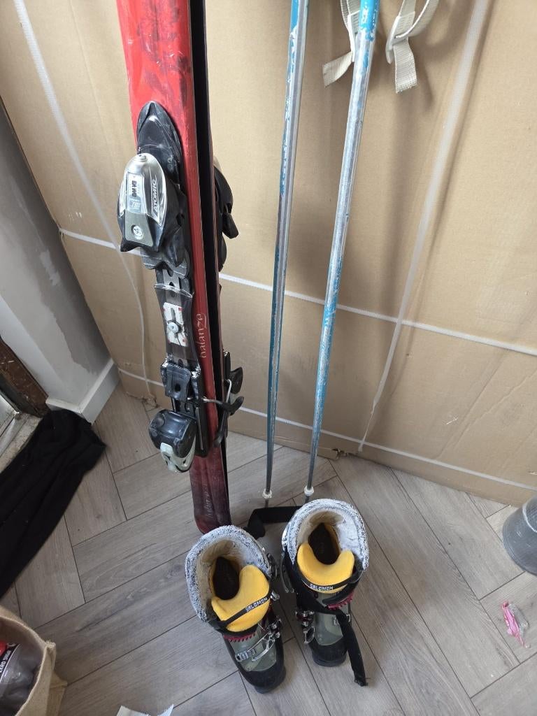 Atomic skies en skischoenen/stokken, Sport en Fitness, Skiën en Langlaufen, Ophalen, 160 tot 180 cm, Gebruikt, Carve