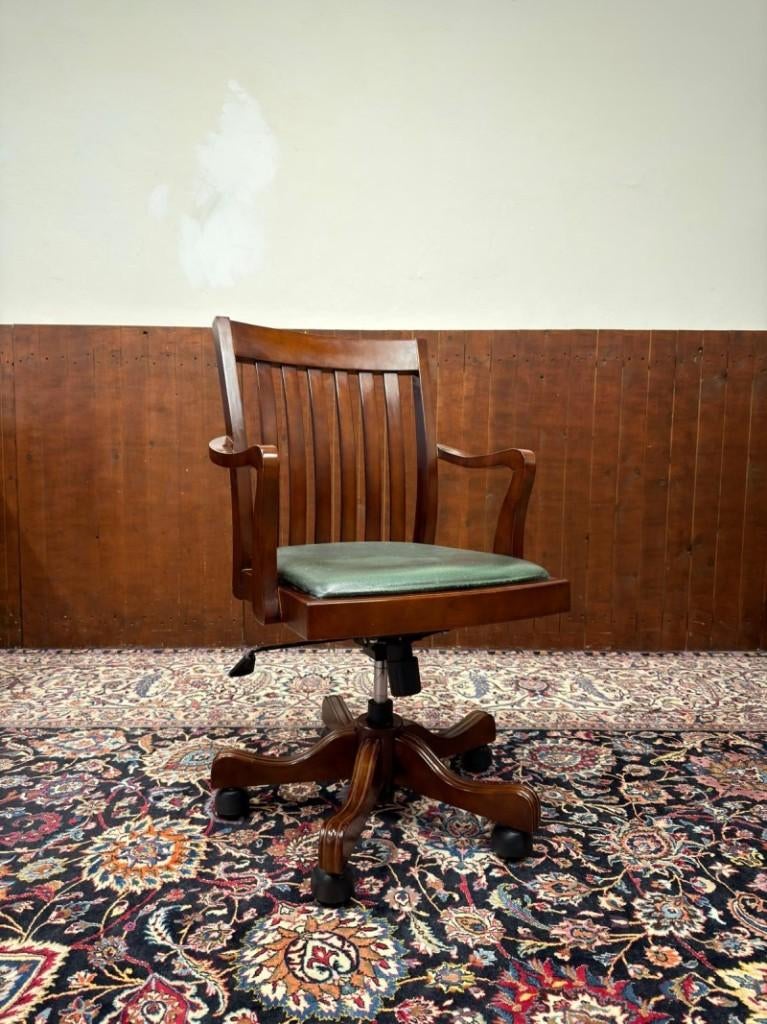 Klassiek Engelse Bureaustoel, Ophalen