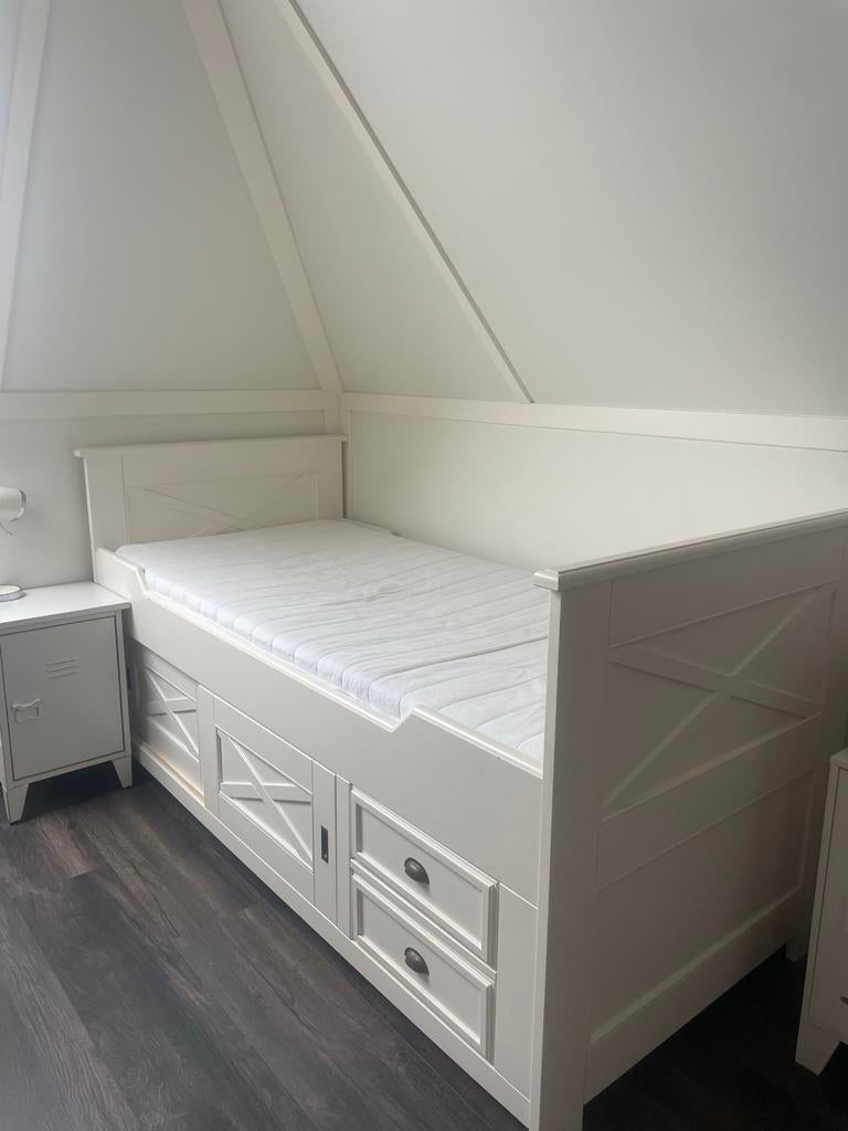 Kidsmill bed met kasten - Wit eenpersoonsbed, Ophalen, Gebruikt, 90 cm, Eenpersoons