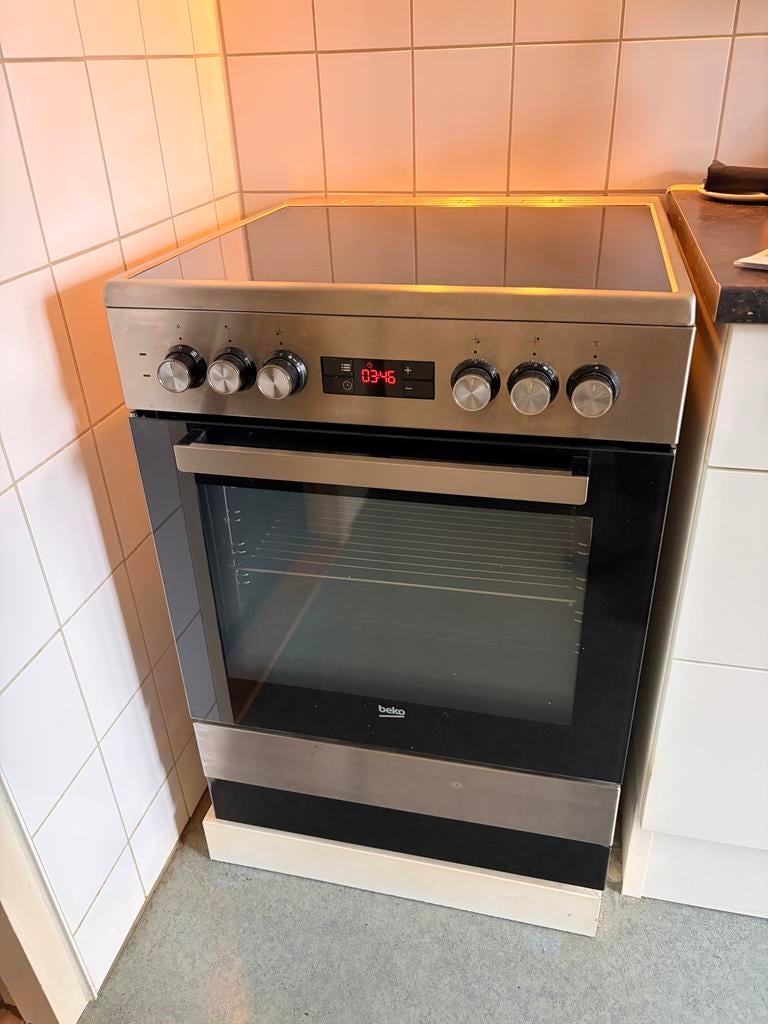 Beko FSM67320GXS Vrijstaand Elektrisch Fornuis, Witgoed en Apparatuur, Fornuizen, Ophalen, 60 cm of meer, Grill, 4 kookzones