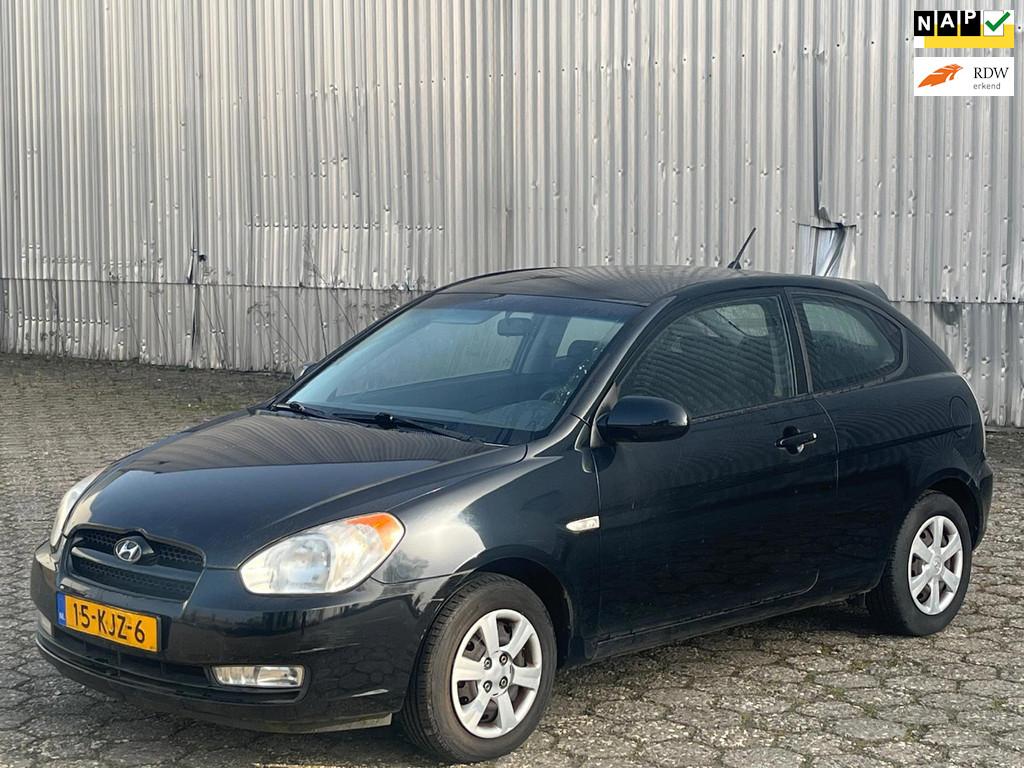 Hyundai Accent 1.4i Dynamic, Auto's, Voorwielaandrijving, Accent, Gebruikt, 4 cilinders