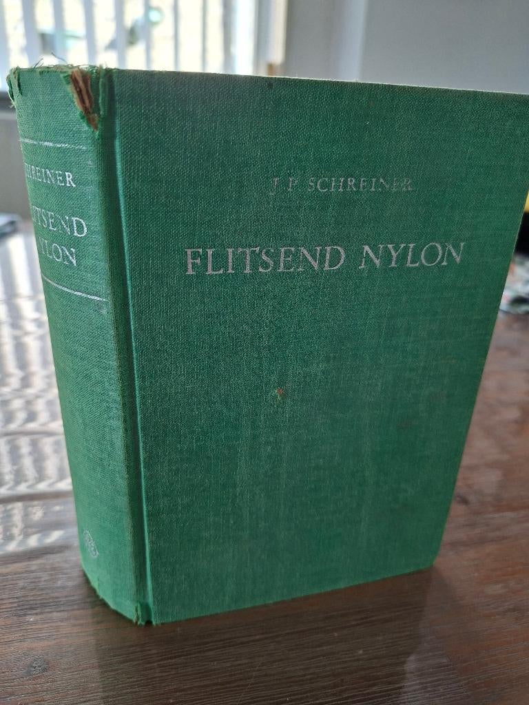 Flitsend Nylon boek J Schreiner, Ophalen of Verzenden, Gebruikt, Boek of Tijdschrift