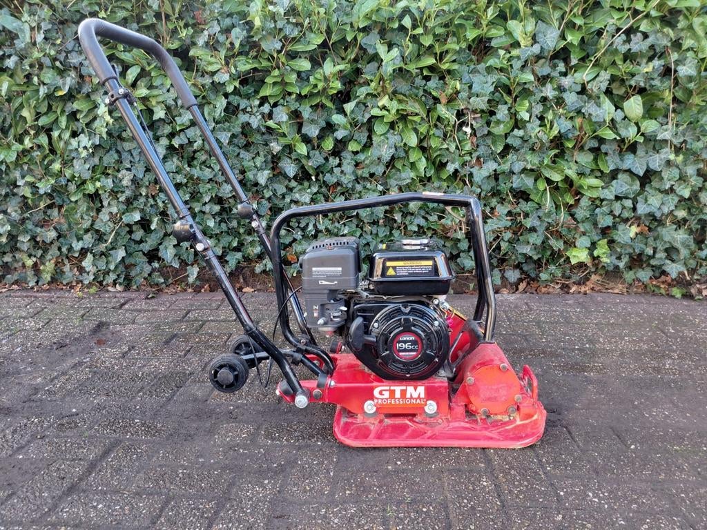 TE HUUR GTM Trilplaat 1 ton, Ophalen