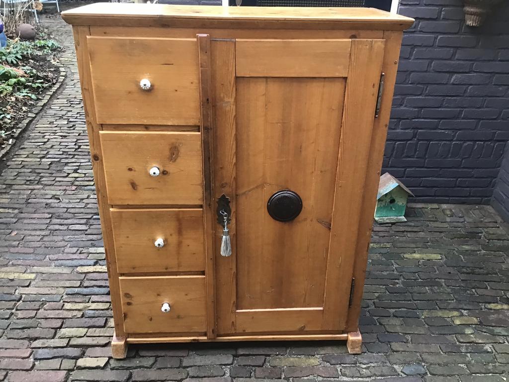 Oud grenen broodkastje B 98 x D 44 x H 124 cm., Ophalen, Gebruikt