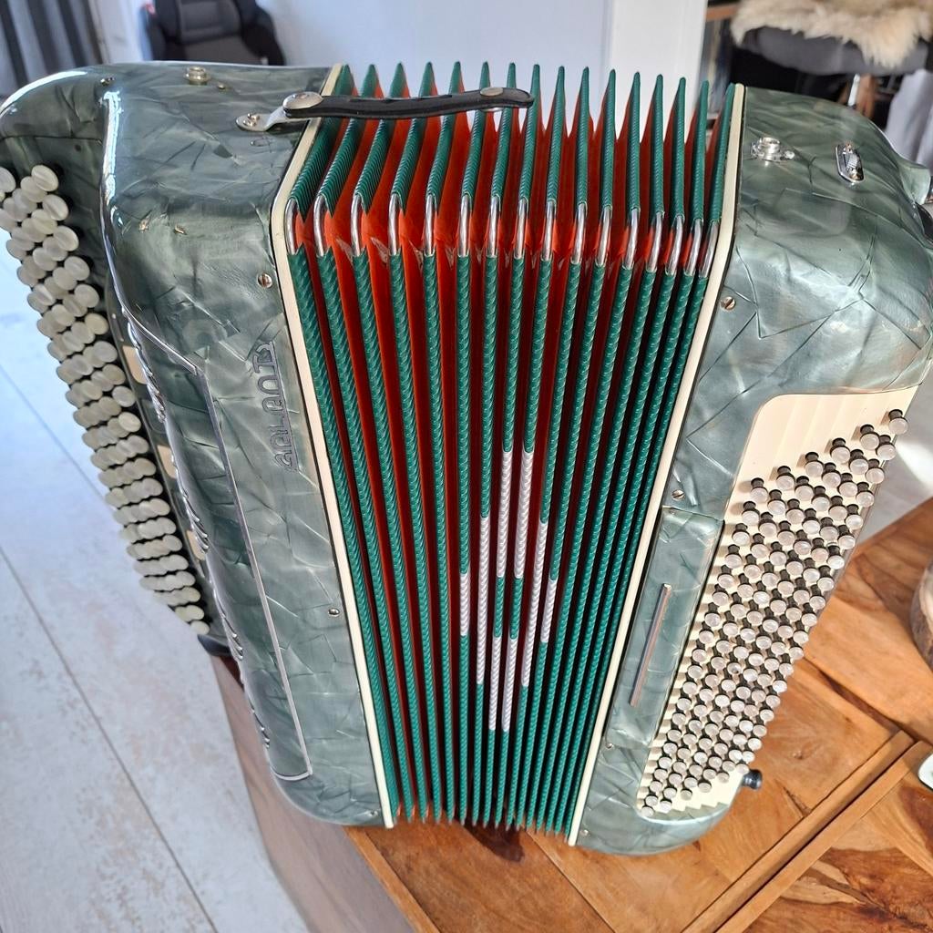 Knop Accordeon 120 Bas - 4 Korig., Muziek en Instrumenten, Gebruikt, Met koffer, Knopaccordeon, 120-bas