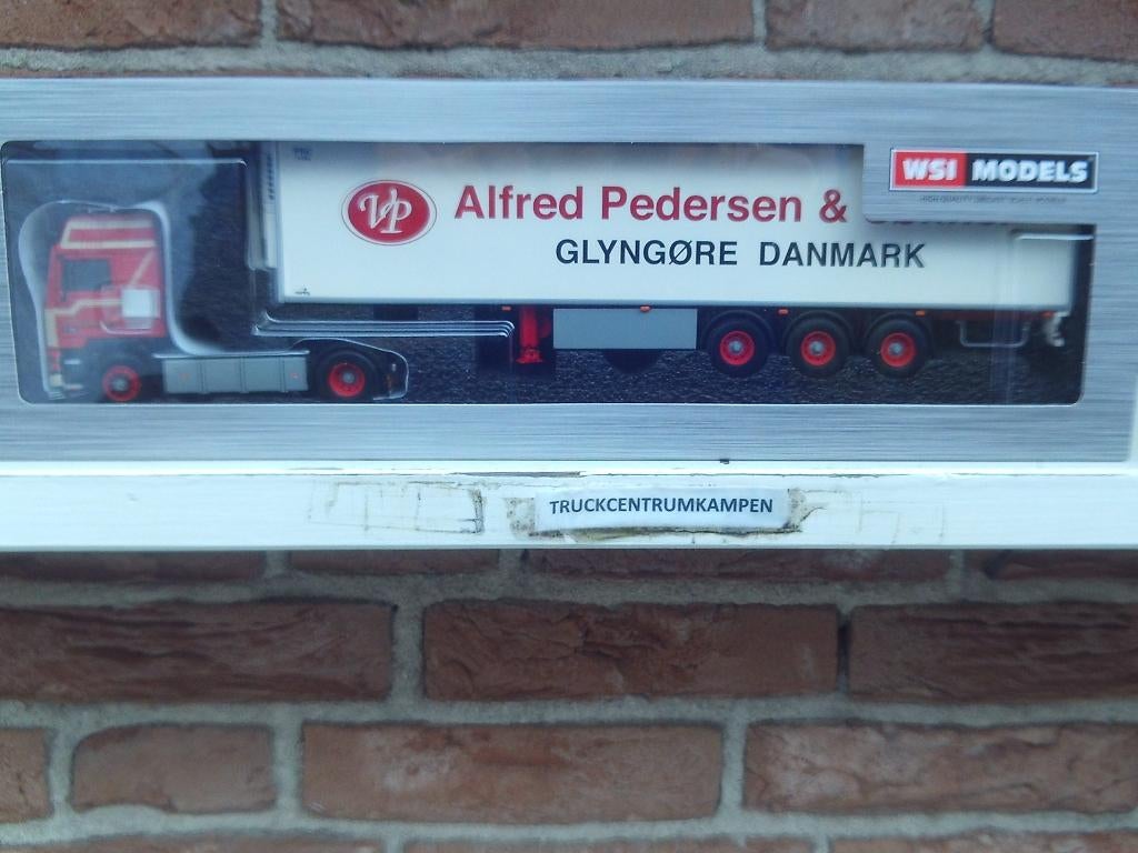 WSI  Volvo  F16  van  Alfred  Pedersen., Hobby en Vrije tijd, Modelauto's | 1:50, Ophalen of Verzenden, Nieuw, Bus of Vrachtwagen