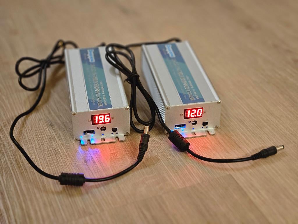 2x UPS/powerbank  voor router/laptop/USB-gevoed apparaat, Ophalen of Verzenden, Zo goed als nieuw