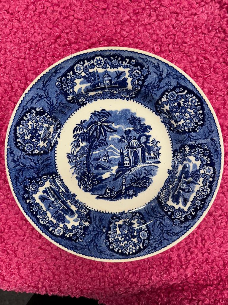 Bord van Petrus Regout Maastricht uit de serie Oriental, Ophalen