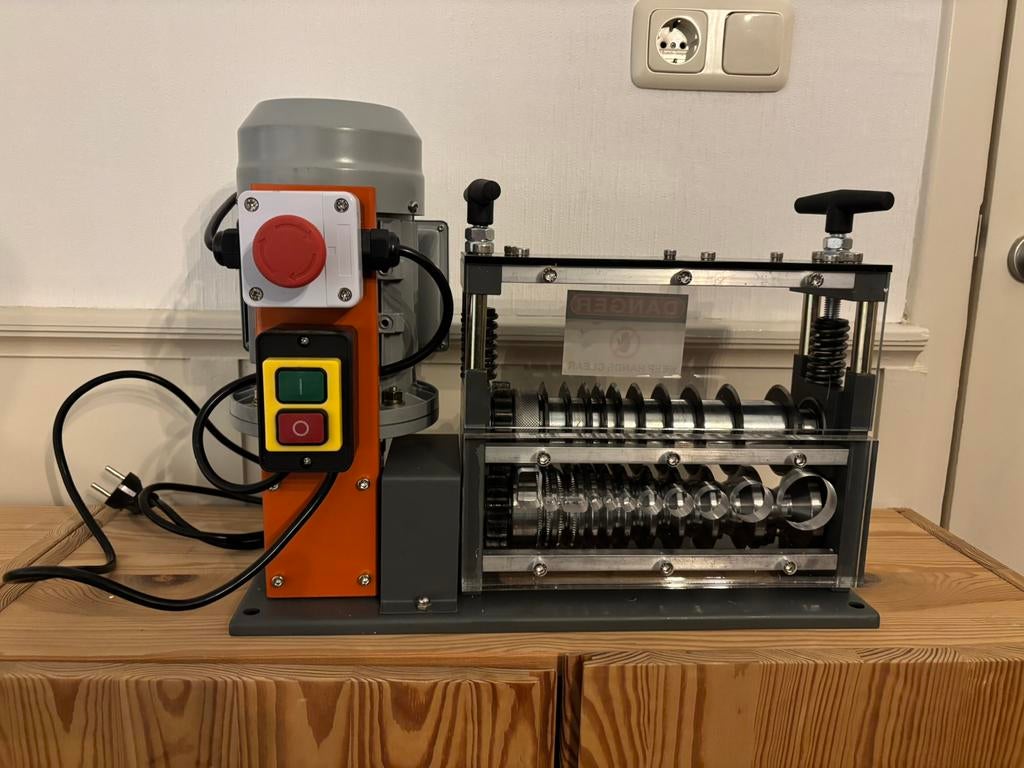 Kabelstripmachine 750W 1,5-32mm, ook te huur, Ophalen of Verzenden, Zo goed als nieuw, Kabel of Snoer