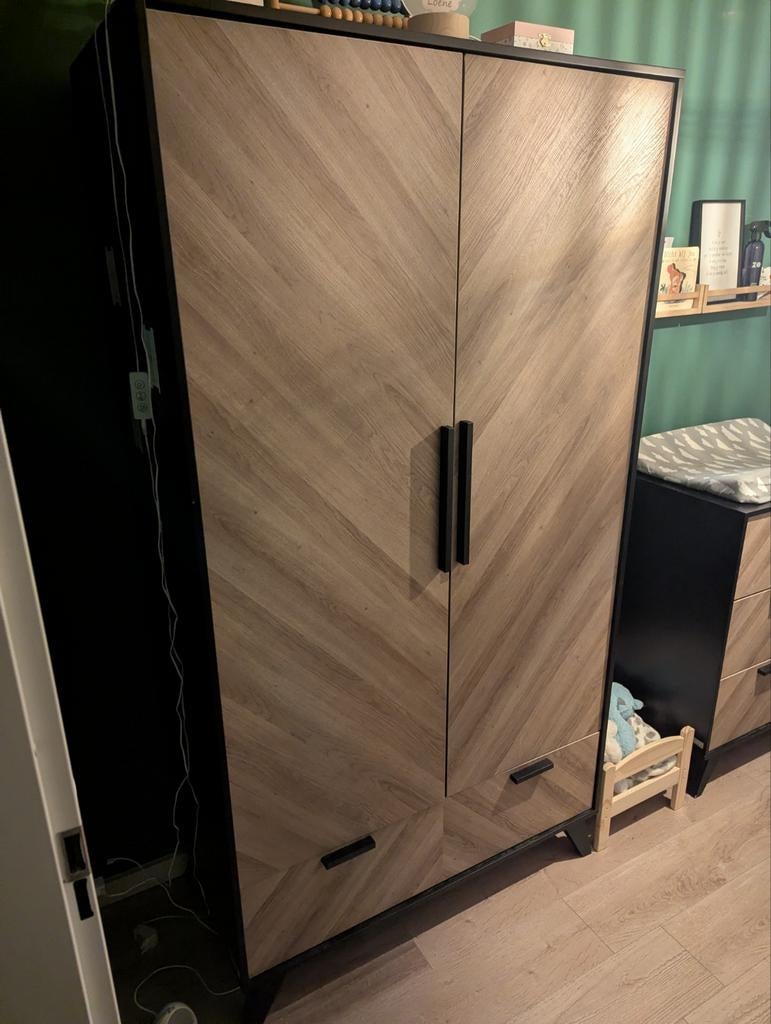 Volledige babykamer (Commode - Ledikant - Kast), Ophalen, Gebruikt, 50 tot 70 cm, 100 cm of meer