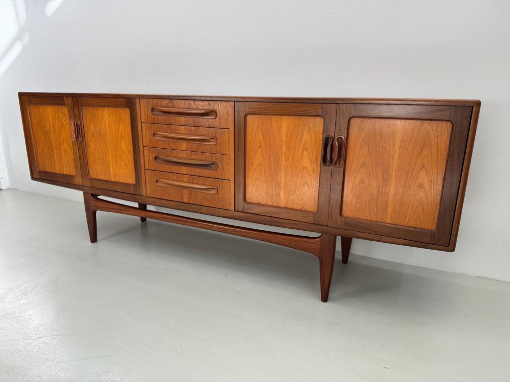 Vintage dressoir van G-Plan., Huis en Inrichting, Kasten | Dressoirs, Verzenden, Zo goed als nieuw, 25 tot 50 cm, 150 tot 200 cm