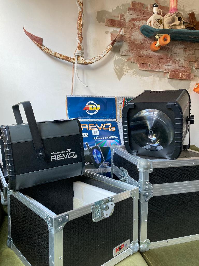 2 stuk ADJ Revo 4 incl flightcases, Ophalen, Zo goed als nieuw, Licht, Geluidgestuurd