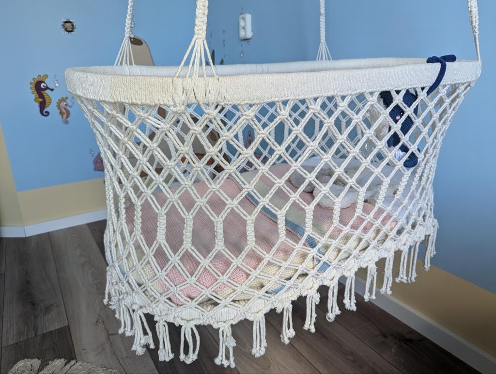 Macramé Hangwieg 'Rock that Label', Kinderen en Baby's, Babywiegjes en Ledikanten, Ophalen of Verzenden, Zo goed als nieuw, Reisbedje