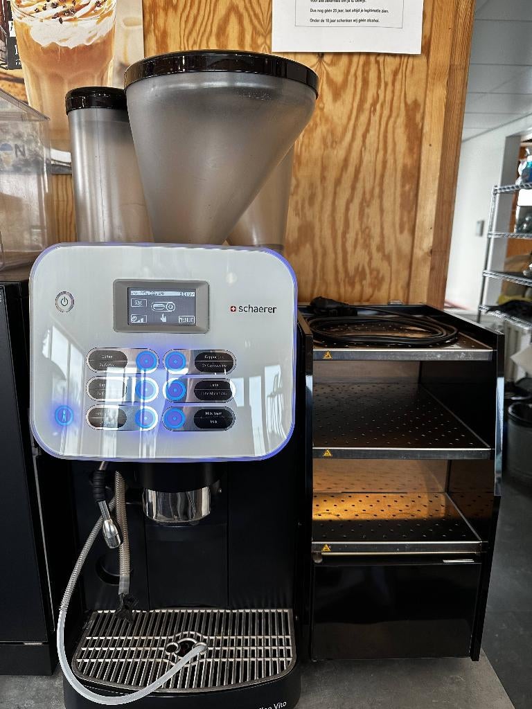 Schaerer Vito Koffiemachine met Glazenverwarmer & Melkkoeler, Witgoed en Apparatuur, Koffiezetapparaten, Gebruikt, 10 kopjes of meer