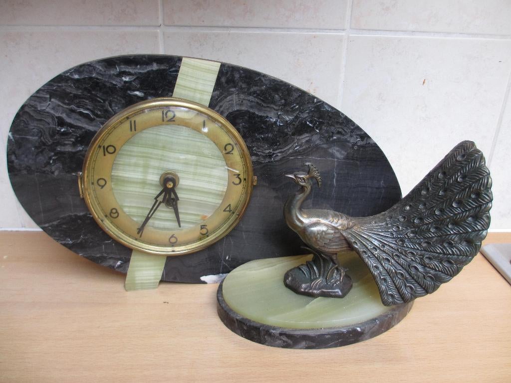 Antiek art deco klok marmer met bronzen pauw 42cm breed, Ophalen