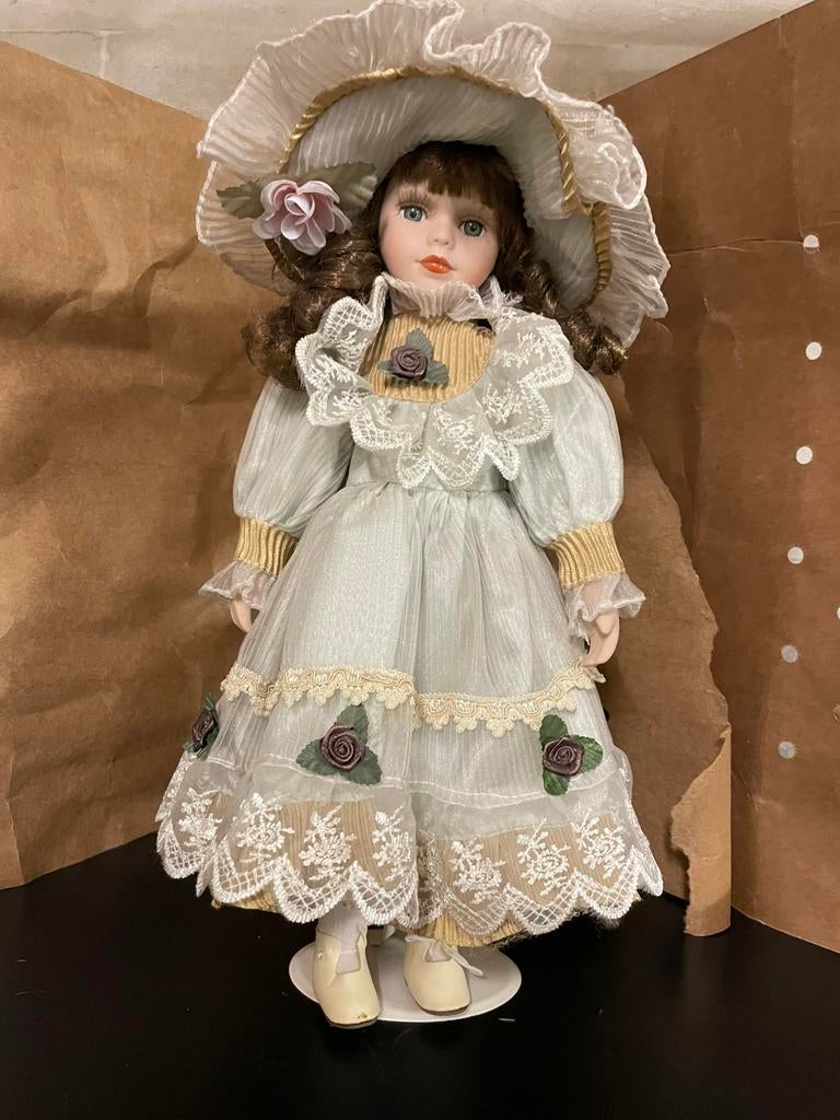 staande pop circa 40 cm hoog., Ophalen of Verzenden, Gebruikt, Pop