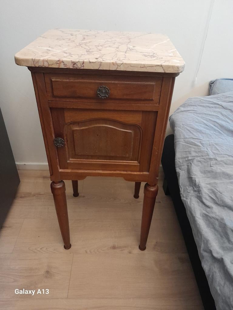 Frans Antiek nachtkastje marmeren plaat,met deurtje voor po, Ophalen