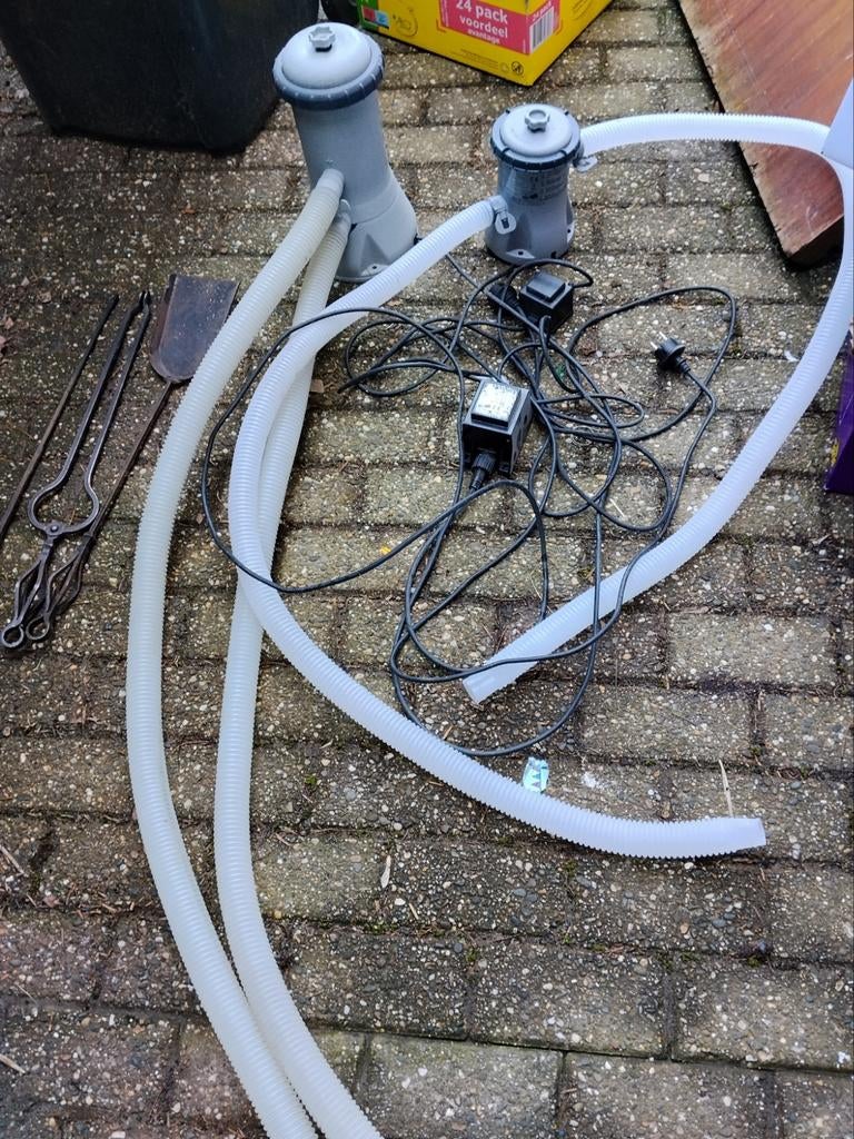 Twee zwembadpompen - Intex Krystal Clear 638G, Ophalen, Gebruikt, Minder dan 80 cm, Rond