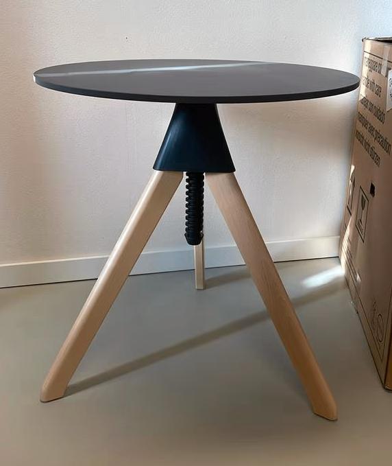 Topsy tafel the wild bunch | Konstantin Grcic | Magis, Huis en Inrichting, Tafels | Eettafels, Ophalen, Overige materialen, 50 tot 100 cm