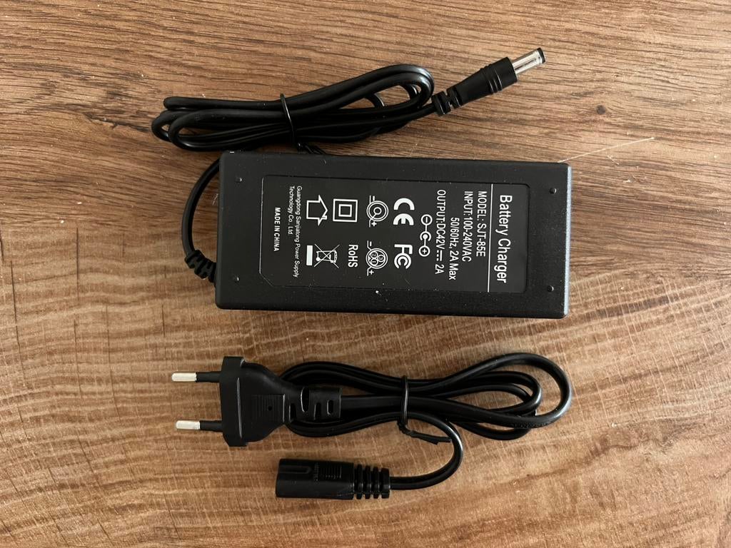 NIEUW! Oplader elektrische fiets Fatbike accu ronde stekker, Elektrische step, Nieuw, Fatbike, Ophalen of Verzenden